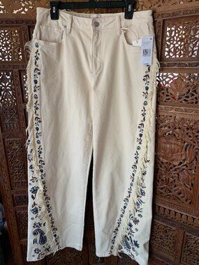 Driftwood by Free People (Frankie) Cream Colored Embroidered Jeans, size 32